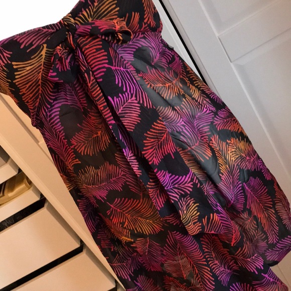 Cover Up with Feather Design Pattern - Picture 2 of 3